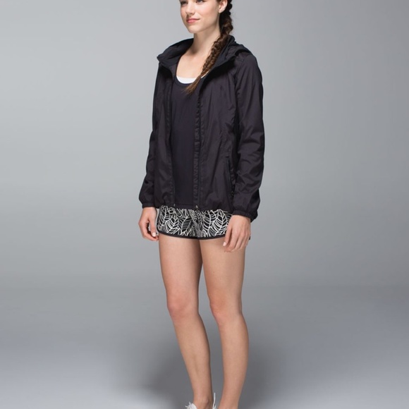 Lululemon Run Speed Short with 2-way Stretch - Picture 4 of 13